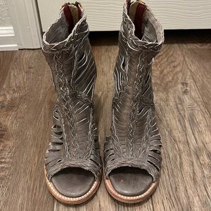 Freebird Bella in Gray size 9. Worn once!